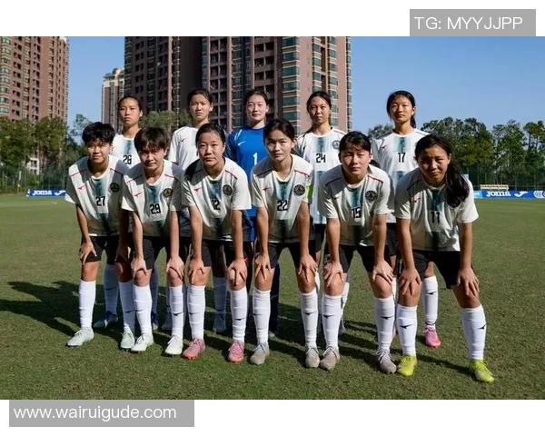 一个女的与众多足球明星的奇妙邂逅与精彩瞬间分享